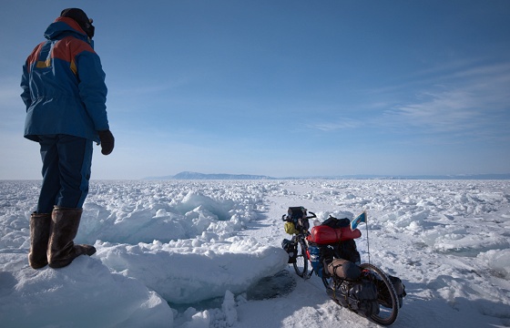 Looking for the way through - Baikal ice adventure by bycicle